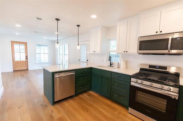 Building Photo - 1122 Newport Ave