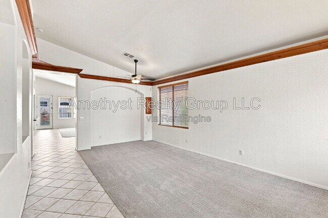 Foto del edificio - 7027 W Potter Dr