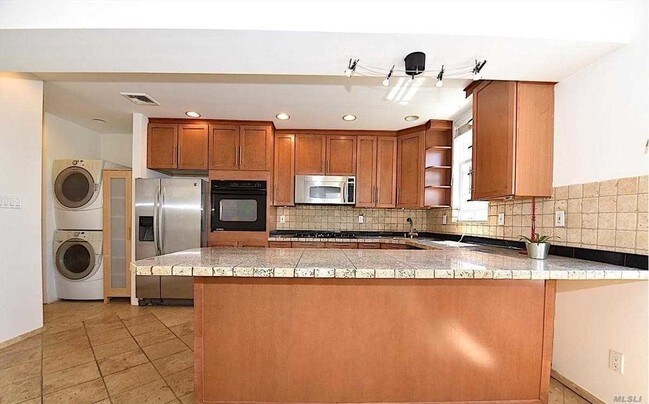 Foto del edificio - 90-24 144th Pl