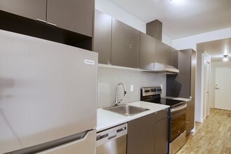 Building Photo - 4350 Av. de l'Hôtel-de-Ville