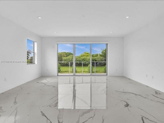 Building Photo - 16644 Botaniko Dr S