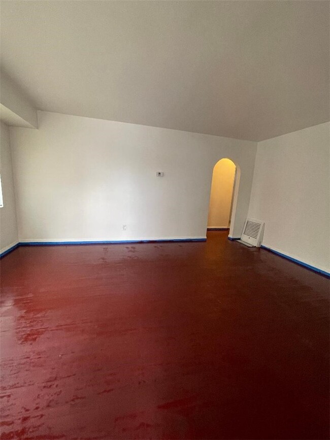 Building Photo - 251 E 43rd St