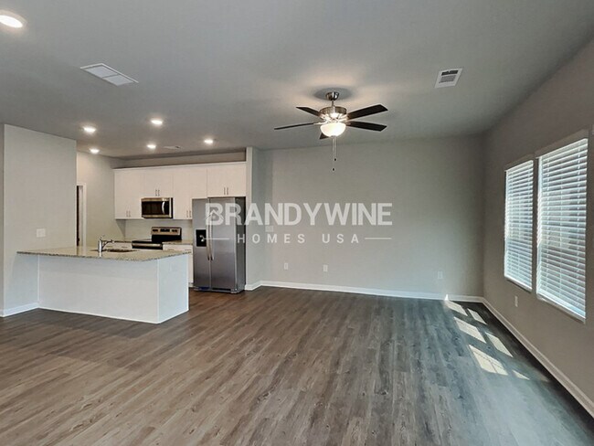 Building Photo - LUXURY COMMUITY! CRESTVIEW at Towne Lake!!...