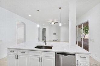 Building Photo - 2013 Harbor View Cir