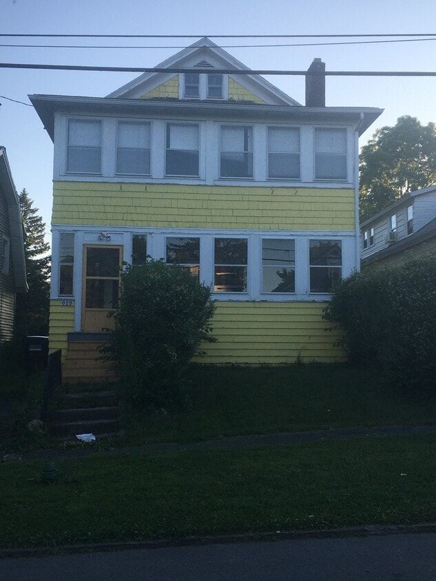 Building Photo - 615 Helen St