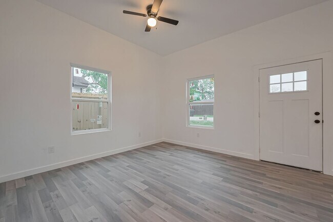Foto del edificio - AFFORDABLE 4BD/2.5BA SINGLE HOUSE!