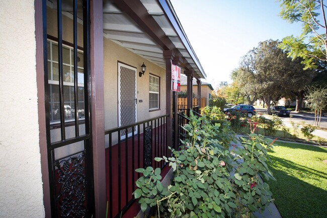 Jardín delantero - 140 N Berkeley Ave