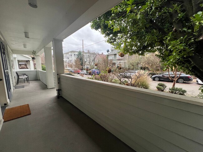 Foto del edificio - Charming Capital Hill Craftsman Home in Ideal Location!