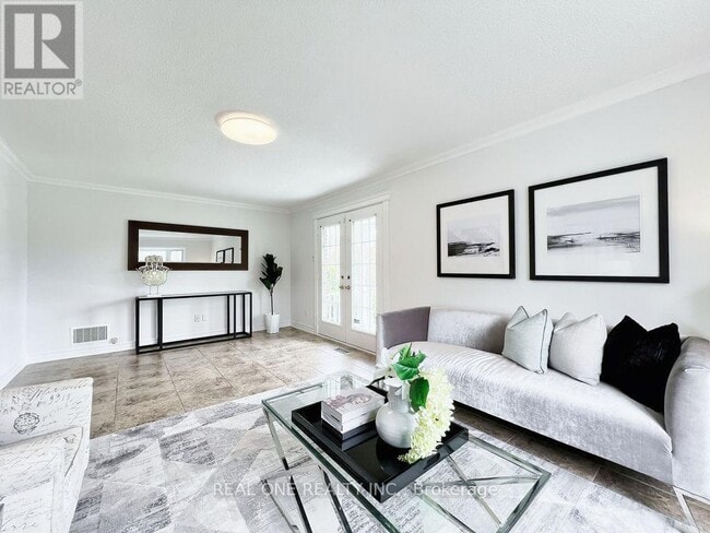 Building Photo - 38 McKay Crescent