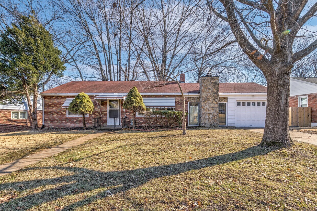 18 Claire Dr, Florissant, MO 63031 House for Rent in Florissant, MO