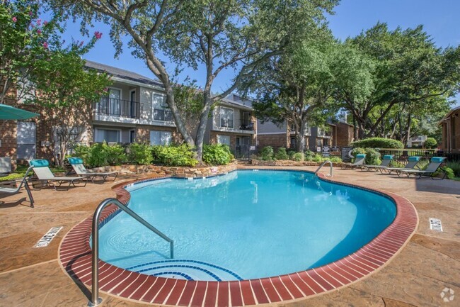 Building Photo - MIA Forest Oaks