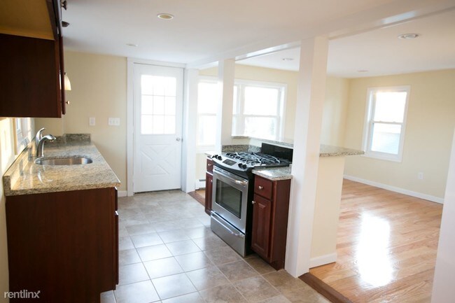 Foto del edificio - 3 br, 1.5 bath Condo - 65 Hale Street