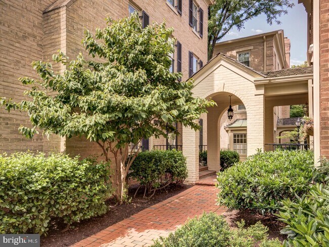 Building Photo - 4354 Westover Pl NW