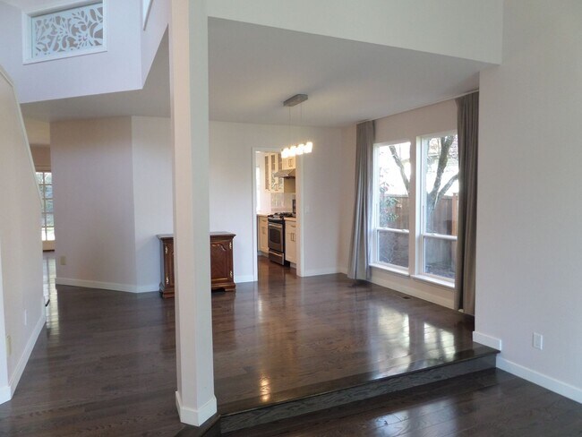 Building Photo - Stunning 3-Bedroom Home w/Large Yard in So...