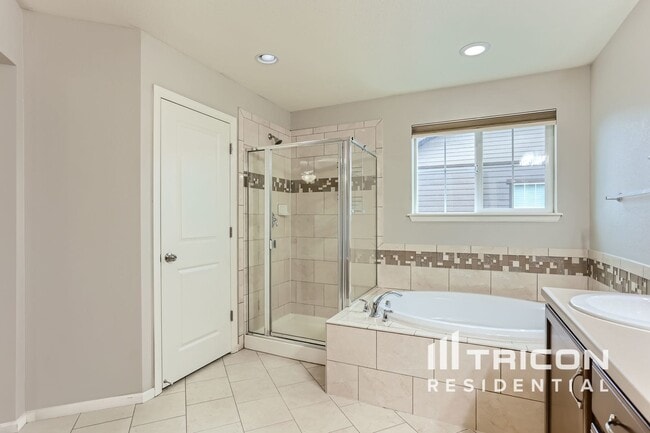 Building Photo - 6354 N Genoa Way
