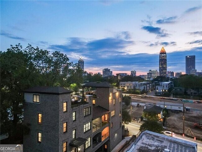 Foto del edificio - 631 Boulevard NE