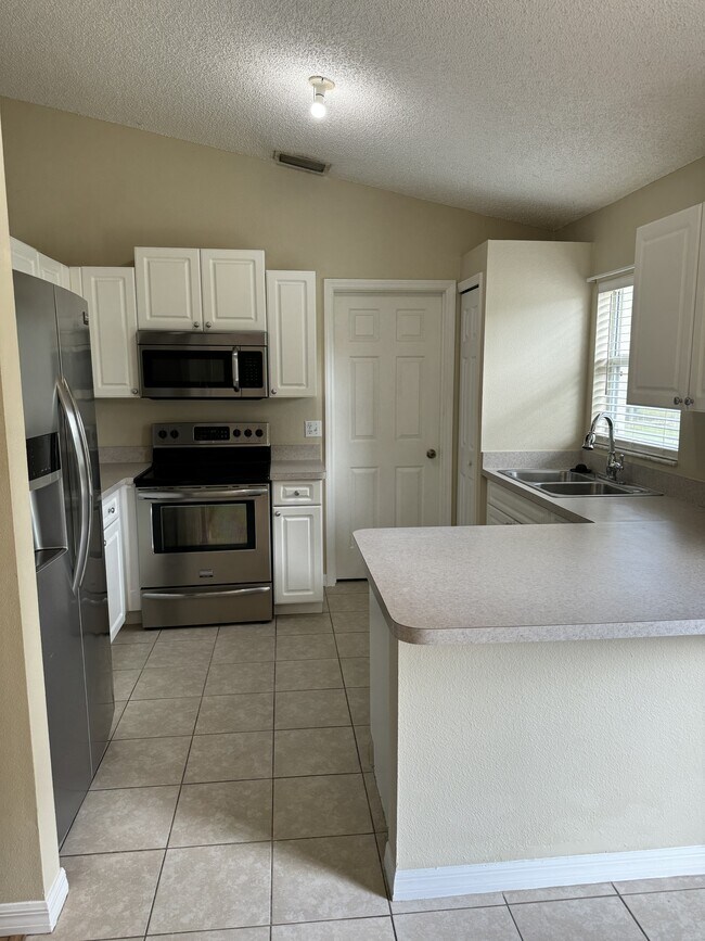 Building Photo - 455 Orange Ave