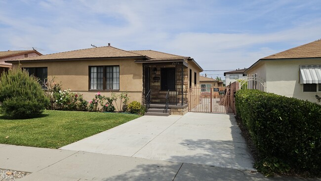 1 Off Street Parking - 2656 Bartlett Ave