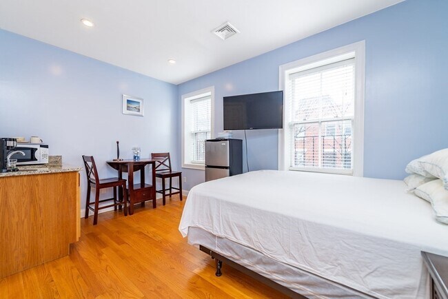 Building Photo - 629 Tremont St