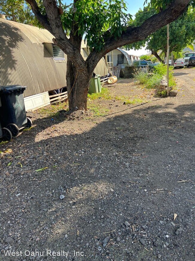 Building Photo - 2 br, 1 bath House - 86-321 A Puhawai Road