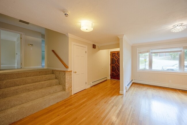 Building Photo - 6 Peachtree Ln