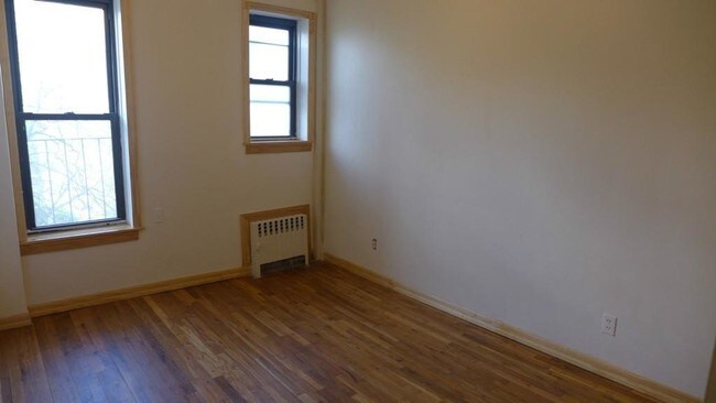 Building Photo - 476 6th St