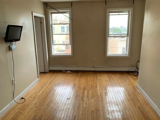 Foto del edificio - 29 Westervelt Pl