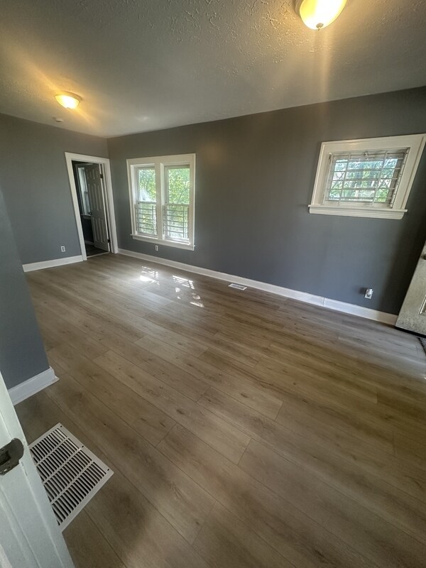 Foto del edificio - 10404 Grandview Ave