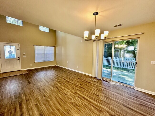 Foto del edificio - Three Bedroom Home in the Farm with a Lagoon View!