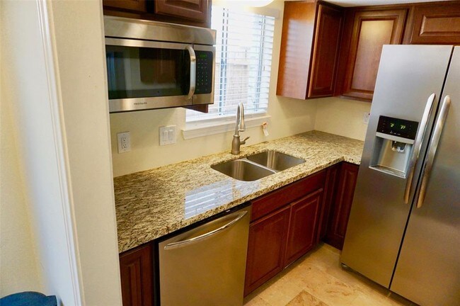Building Photo - 1805 Stoney Brook Dr