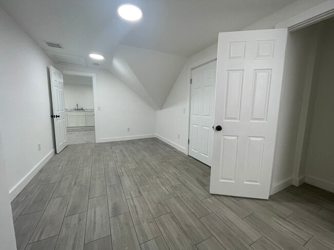 Building Photo - 148 Chilton St