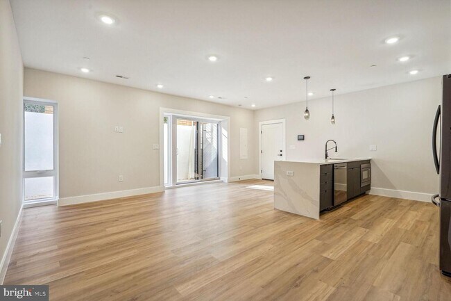Building Photo - 1521 Varnum St NW