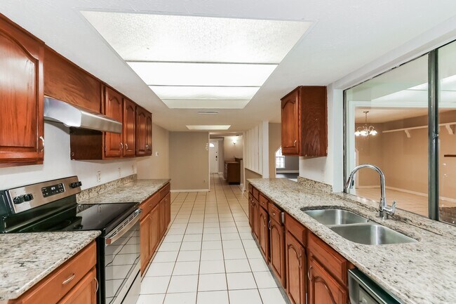Building Photo - 15619 Loma Verde Dr
