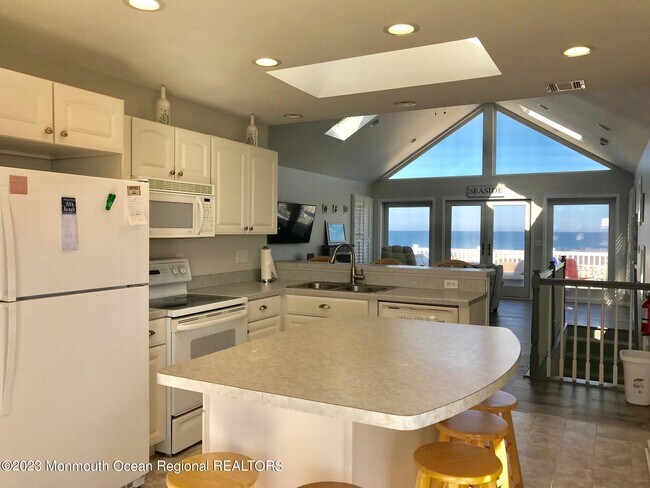 Building Photo - 42 Ocean