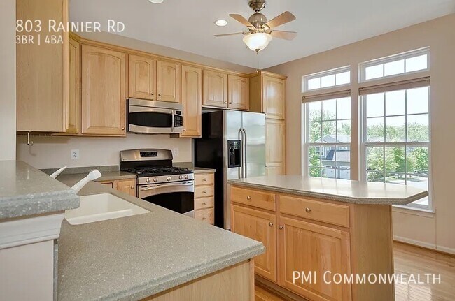 Foto del edificio - 3 Bed / 3.5 Bath Townhouse (Available 9/10...