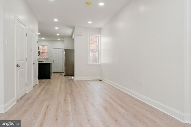 Building Photo - 7 S 53rd St