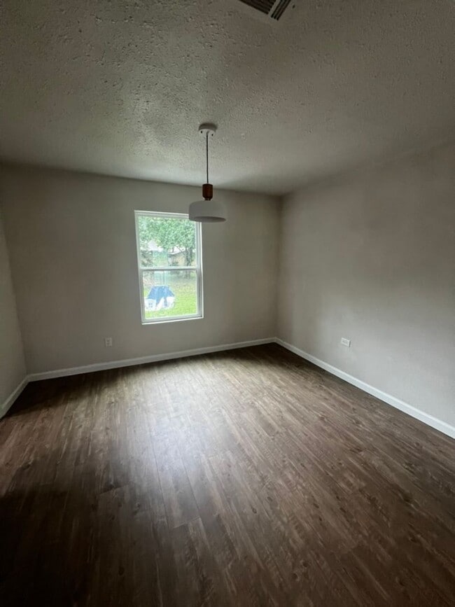 Foto del edificio - Spacious 3BD/2BA Home - Available in June!