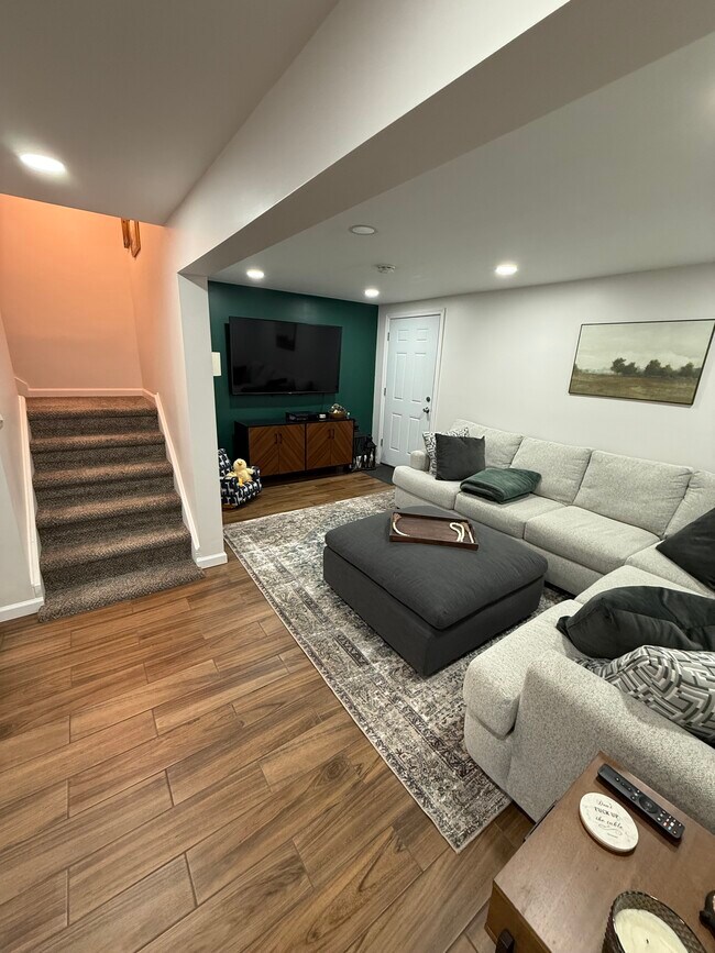 Building Photo - 181 Sherbrook St