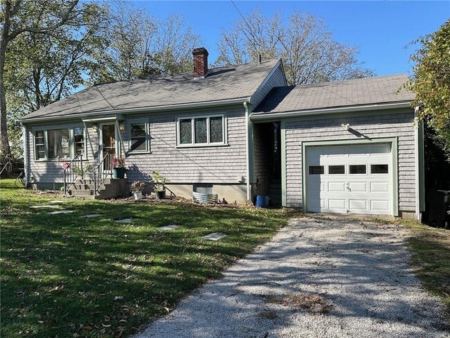 Foto del edificio - 749 W Main Rd