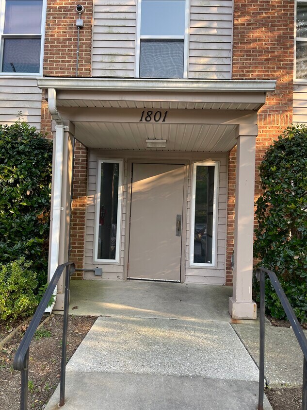 Primary Photo - 1801 Snow Meadow Ln