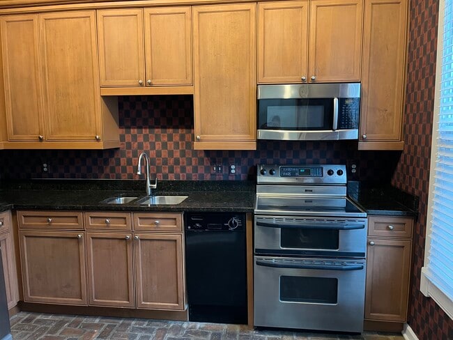 Building Photo - 3431 Golf Club Ln