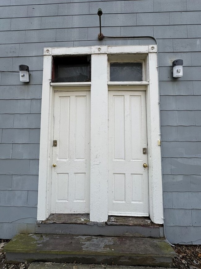 Building Photo - 26 Conklin St