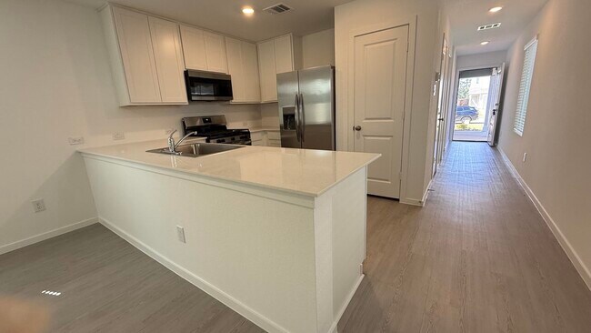 Building Photo - 913 Pertuso Ln