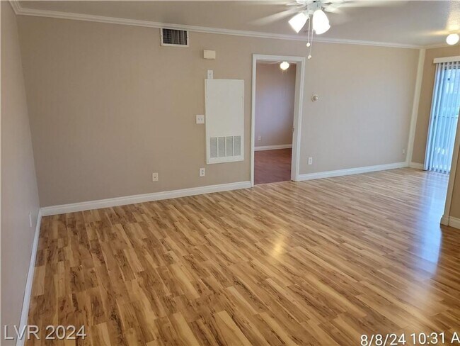 Building Photo - COZY 1ST FLOOR UNIT TUCKED AWAY IN THE OLD...
