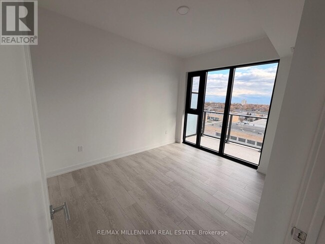 Building Photo - 801 The Queensway