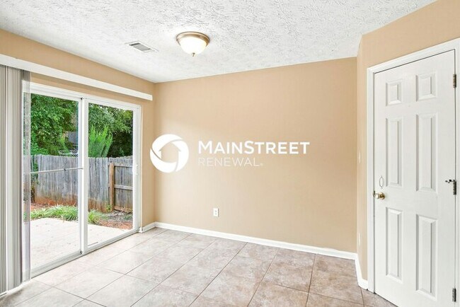 Foto del edificio - 4 Bedroom Pet-Friendly Home in McDonough, GA with Main Street Renewal