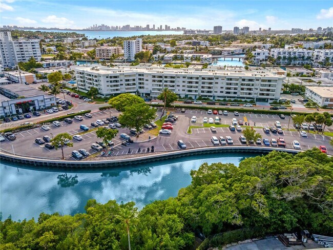 Foto del edificio - 7300 Wayne Ave