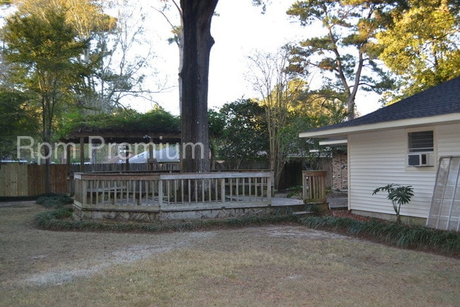 Foto del edificio - 5219 Goodland Dr