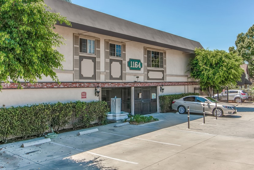 Oleander Court - Oleander Court Apartments