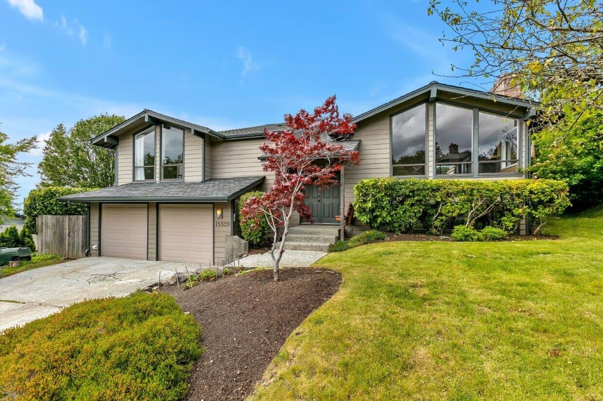 Primary Photo - Gorgeous Bellevue home with a VIEW!